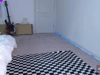 petitebrat — Chaturbate recorded stream screenshot (28 May 2025)