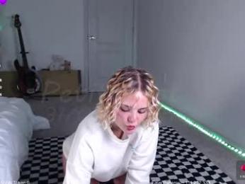 petitebrat — Chaturbate recorded stream screenshot (31 May 2025)