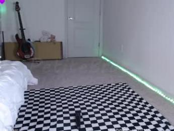 petitebrat — Chaturbate recorded stream screenshot (31 May 2025)