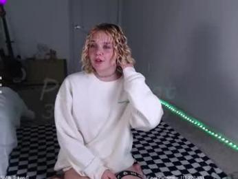 petitebrat — Chaturbate recorded stream screenshot (31 May 2025)
