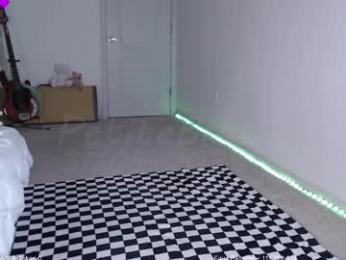 petitebrat — Chaturbate recorded stream screenshot (31 May 2025)