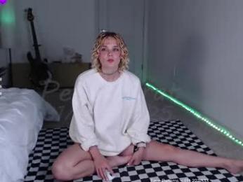 petitebrat — Chaturbate recorded stream screenshot (31 May 2025)