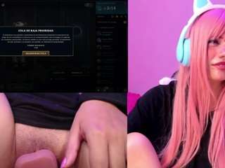 lilapop4 — Camsoda recorded stream image, 01.06.2025 13:40