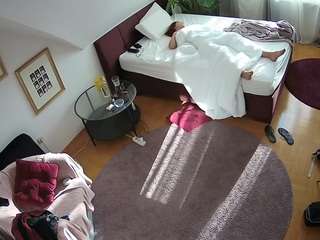 voyeurcam-julmodels-whitebed-4 — Camsoda recorded stream image, 02.06.2025 18:10