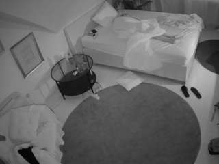 voyeurcam-julmodels-whitebed-4 — Camsoda recorded stream image, 02.06.2025 18:10