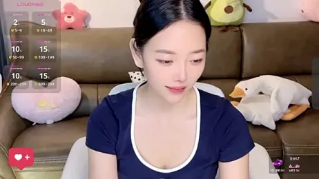 ziyu111 — Stripchat recorded stream image, 05.06.2025 14:40