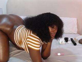 midnightmistress1 — Camsoda recorded stream image, 11.06.2025 06:30