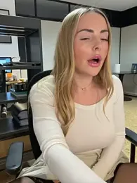 EmaSalis — Stripchat recorded stream image, 10.02.2025 10:50