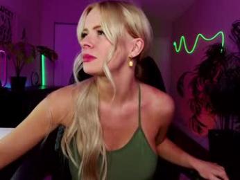 oliviaowens — Chaturbate recorded stream image, 17.06.2025 05:00