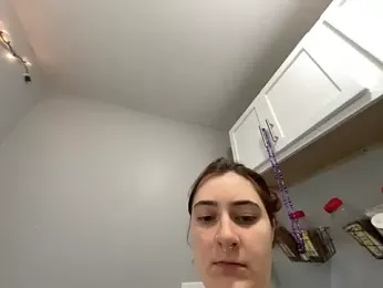 Snowbunnycake_131 — Stripchat recorded stream image, 20.06.2025 10:00