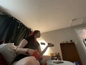 Snowbunnycake_131 — Stripchat recorded stream image, 20.06.2025 10:00