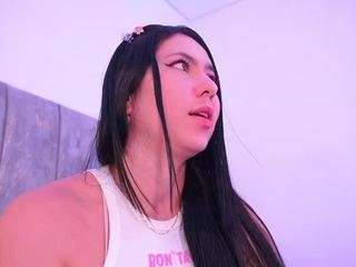 lara-giraldo — Camsoda recorded stream image, 16.07.2025 01:50