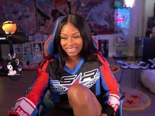 lovenzia — Camsoda recorded stream image, 17.07.2025 02:30