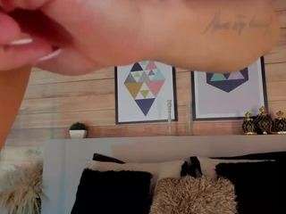 izzywild — Camsoda recorded stream image, 18.07.2025 11:40
