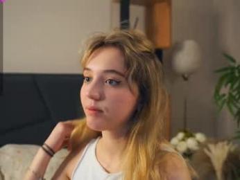 pinkncrazy — Chaturbate recorded stream screenshot (13 Feb 2025)