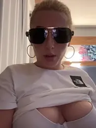 Strongqueen — Stripchat recorded stream image, 27.07.2025 19:00
