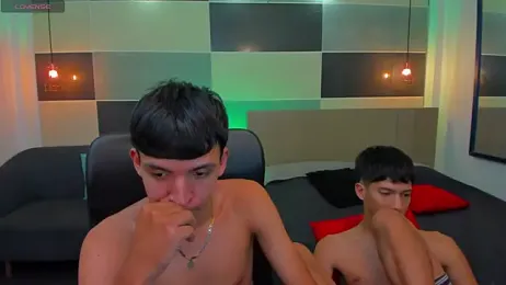 Juan_Nd_Steven — Stripchat recorded stream image, 05.08.2025 04:00