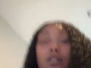 laylared — Camsoda recorded stream image, 05.08.2025 13:00