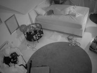 voyeurcam-julmodels-whitebed-4 — Camsoda recorded stream image, 12.08.2025 01:10