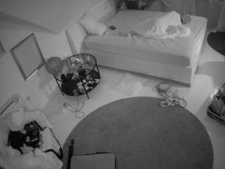voyeurcam-julmodels-whitebed-4 — Camsoda recorded stream image, 12.08.2025 01:10