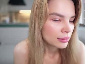 love_you_to123 — Chaturbate recorded stream image, 19.08.2025 07:50