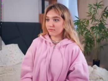 pinkncrazy — Chaturbate recorded stream screenshot (14 Feb 2025)