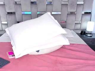cammiila — Camsoda recorded stream image, 23.08.2025 13:00