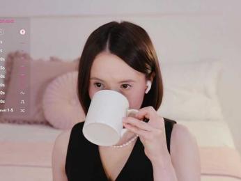 MissEssie — Bongacams recorded stream screenshot (25 Aug 2025)