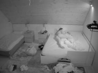 voyeurcam-julmodels-whitebed-2 — Camsoda recorded stream screenshot (16 Aug 2025)