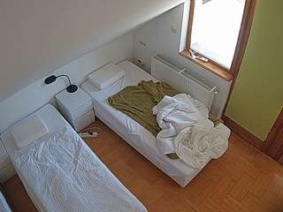 voyeurcam-julmodels-bed-7 — Camsoda recorded stream image, 19.08.2025 05:10