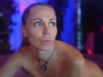 eva_fashionista — Chaturbate recorded stream image, 21.09.2025 02:50