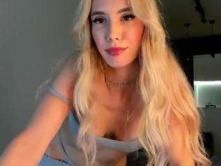 bella-sweeet — Camsoda recorded stream screenshot (23 Sep 2025)
