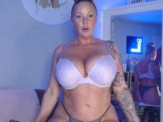 mshunnybunnyy — Camsoda recorded stream image, 26.09.2025 01:30