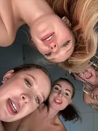 RollingGirls — Stripchat recorded stream image, 30.09.2025 12:00