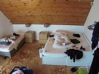 voyeurcam-julmodels-whitebed-2 — Camsoda recorded stream screenshot (02 Oct 2025)