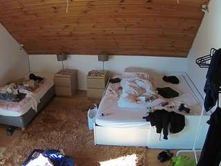 voyeurcam-julmodels-whitebed-2 — Camsoda recorded stream screenshot (02 Oct 2025)