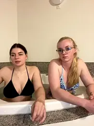 EllyNora — Stripchat recorded stream image, 04.10.2025 17:40