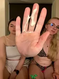 EllyNora — Stripchat recorded stream image, 04.10.2025 17:40