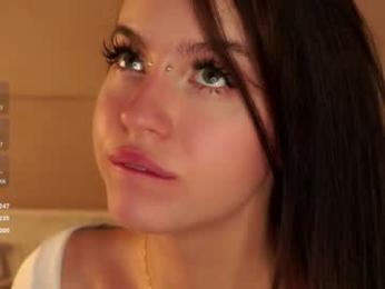 vivid_girls — Chaturbate recorded stream image, 05.10.2025 07:00
