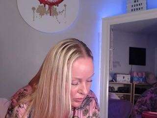 mshunnybunnyy — Camsoda recorded stream image, 08.10.2025 01:50