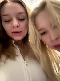 Cum_girlss — Stripchat recorded stream image, 09.10.2025 04:20
