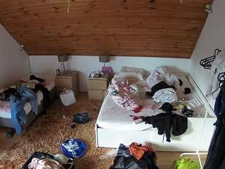 voyeurcam-julmodels-whitebed-2 — Camsoda recorded stream screenshot (09 Oct 2025)