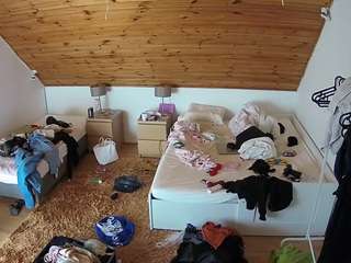 voyeurcam-julmodels-whitebed-2 — Camsoda recorded stream screenshot (09 Oct 2025)
