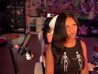 lovenzia — Camsoda recorded stream image, 16.10.2025 02:40