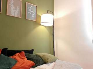 karlyee — Camsoda recorded stream image, 17.10.2025 13:40