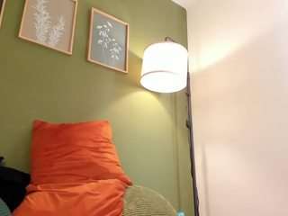 karlyee — Camsoda recorded stream image, 17.10.2025 13:40