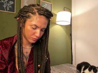karlyee — Camsoda recorded stream image, 17.10.2025 13:40