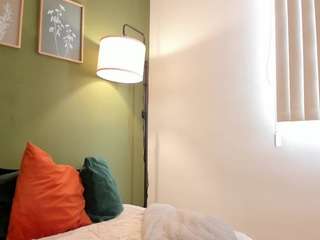 karlyee — Camsoda recorded stream image, 17.10.2025 13:40