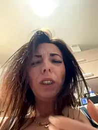 Almmaxxxx — Stripchat recorded stream image, 22.10.2025 03:10