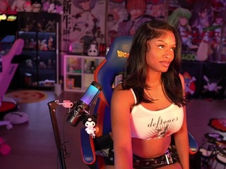 lovenzia — Camsoda recorded stream image, 24.10.2025 03:10